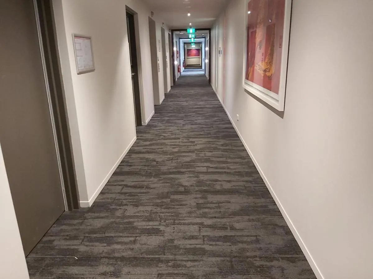Luxury 2 Bedroom Suite Near Adelaide With A Car Park Broadview Apartment